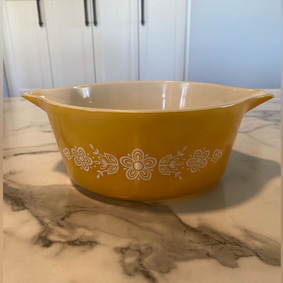 Pyrex Butterfly Gold 475 Casserole - Picture 2 of 2